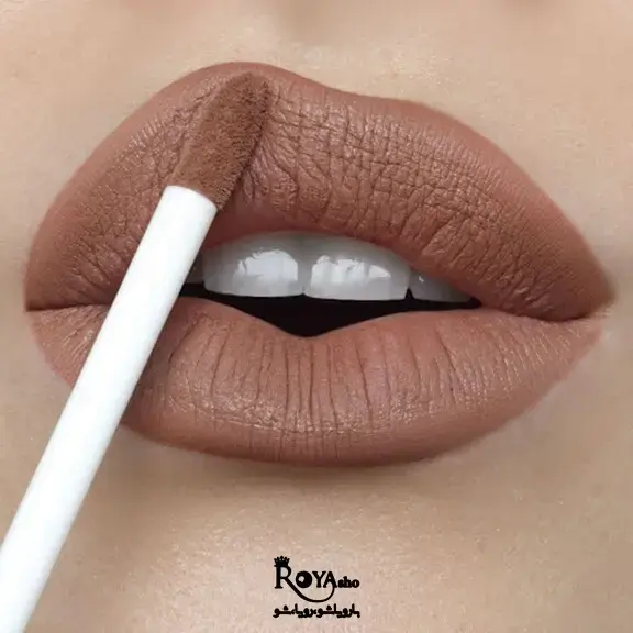 رنگ رژ لب قهوه‌ای که بسیار خاص و مدرن است دوباره به دنیای مد برگشته است.