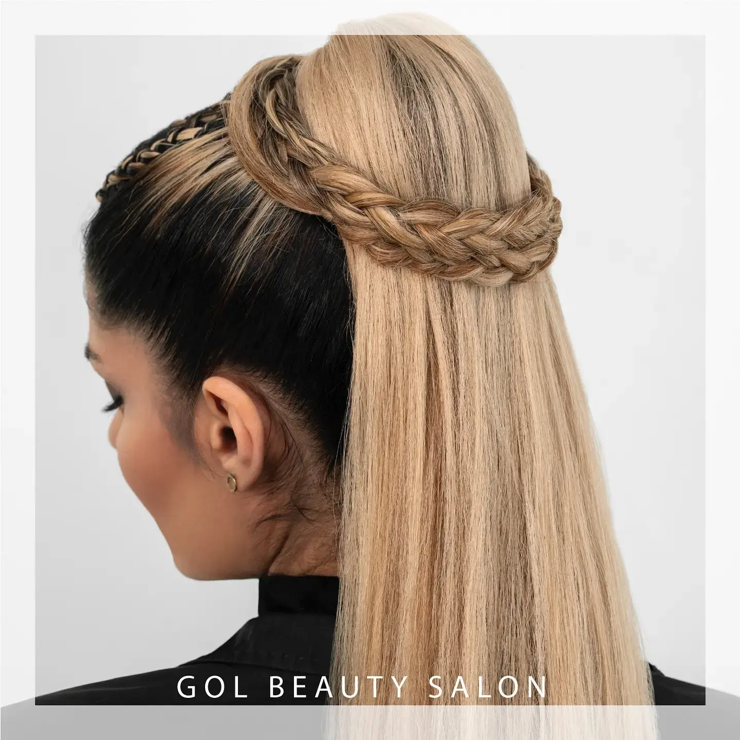 آرایشگاه خوب برای کوتاهی مو در گیشا گیشا یکی از محله‌های پرتردد، جوان‌پسند و مدرن تهران است که سال‌هاست به عنوان یکی از مراکز مهم خدمات زیبایی و آرایشی شناخته می‌شود. حضور سالن‌های باکیفیت و رقابت زیاد بین آنها باعث شده سطح خدمات کوتاهی مو در این منطقه بالاتر از بسیاری از مناطق دیگر باشد. از طرفی، مردم گیشا و محله‌های اطراف مثل شهرآرا، ستارخان، جلال آل احمد و شیخ فضل‌الله معمولاً به دنبال آرایشگاه‌هایی هستند که هم حرفه‌ای و تخصصی باشند و هم وقت مشتری را تلف نکنند. به همین دلیل انتخاب یک آرایشگاه خوب برای کوتاهی مو در گیشا اهمیت زیادی دارد. این مقاله یک راهنمای جامع برای انتخاب سالن زیبایی مناسب است. در ادامه درباره ویژگی‌های آرایشگاه خوب، اهمیت مهارت در کوتاهی مو، سبک‌شناسی، شناخت فرم صورت، تکنیک‌های روز و مراقبت‌های قبل و بعد کوتاهی صحبت می‌کنیم. سپس پنج آرایشگاه معتبر گیشا را نیز با مشخصات معرفی می‌کنیم تا انتخاب راحت‌تری داشته باشید. همچنین لیست بهترین آرایشگاه زنانه در گیشا/salons?city-division=gishachangeremove را هم می توانید در رویاشو ببینید.   چرا انتخاب آرایشگاه مناسب برای کوتاهی مو اهمیت دارد؟ کوتاهی مو فقط گرفتن چند سانت از نوک مو نیست؛ یک کار تخصصی و مبتنی بر شناخت ساختار چهره، جنس مو، سبک زندگی، حجم و تراکم مو، مدل دلخواه و حتی نوع فرم سر است. تکنسینی که اصول طراحی و برش مو را می‌شناسد، می‌تواند چهره را متعادل‌تر، جوان‌تر و هماهنگ‌تر نشان دهد. انتخاب آرایشگاه اشتباه معمولاً به نتیجه‌ای ختم می‌شود که مجبور می‌شوید مدت‌ها منتظر رشد دوباره موها بمانید. در گیشا به‌دلیل حضور سالن‌های حرفه‌ای، سطح استانداردها معمولاً بالاست. با این حال، انتخاب دقیق بر اساس مهارت فردی کوتاهی‌کار، تجربه هنری، شناخت ترندهای روز و به‌روز بودن ابزار و تکنیک اهمیت زیادی دارد.   ویژگی‌های یک آرایشگاه خوب برای کوتاهی مو در گیشا وقتی برای کوتاهی مو به آرایشگاه مراجعه می‌کنید، اولین چیزی که نظر شما را جلب می‌کند، نظم و آرامش محیط است. سالن خوب باید فضایی حرفه‌ای، تمیز و آرام داشته باشد. اما مهم‌تر از محیط، مهارت کوتاهی‌کار است. یک آرایشگر حرفه‌ای قبل از شروع، فرم صورت، میزان پرپشتی یا کم‌پشتی مو، وضعیت ریشه‌ها، شکستگی‌ها و همین‌طور سبک مورد علاقه مشتری را بررسی می‌کند. او باید توانایی مشاوره دقیق داشته باشد؛ یعنی اگر مدل انتخابی برای موهای شما مناسب نیست، توضیح دهد چرا و چه مدل‌هایی بهتر است. علاوه بر این، ابزار کوتاهی مانند قیچی، تیغ پیتاژ، ماشین و برس‌ها باید کاملاً حرفه‌ای و به‌روز باشند، زیرا کیفیت ابزار روی نتیجه نهایی تأثیر مستقیم دارد. یکی دیگر از ویژگی‌های سالن خوب، رعایت بهداشت و نظافت است. ابزار باید به‌صورت مداوم ضدعفونی شود و لوازم شخصی مشترک استفاده نشود. دیسیپلین کاری، وقت‌شناسی، خوش‌قولی، قیمت شفاف و ارائه خدمات جانبی مانند براشینگ، فیکس مو یا کراتینه نیز از فاکتورهای مؤثر در انتخاب هستند.   شناخت فرم صورت و اهمیت آن در کوتاهی مو یک آرایشگاه حرفه‌ای در گیشا همیشه هنگام کوتاهی مو فرم صورت مشتری را در نظر می‌گیرد. فرم‌های اصلی صورت شامل بیضی، مربعی، گرد، قلبی و کشیده است. برای هر فرم، مدل‌هایی وجود دارد که می‌تواند تناسب چهره را افزایش دهد. این موضوع یکی از تفاوت‌های اصلی آرایشگر معمولی و آرایشگر متخصص است؛ فرد حرفه‌ای مدل را فقط از روی عکس انتخاب نمی‌کند بلکه می‌داند که یک مدل روی کدام چهره زیباتر دیده می‌شود. مثلاً صورت‌های گرد معمولاً با مدل‌های لایه‌لایه و کوتاهی‌های حجیم‌تر زیباتر می‌شوند، در حالی که صورت‌های کشیده به مدل‌هایی نیاز دارند که کناره‌ها را پهن‌تر نشان دهد. این اصول ساده اما مهم باعث می‌شود نتیجه نهایی کوتاهی طبیعی‌تر، حرفه‌ای‌تر و هماهنگ‌تر باشد.   تکنیک‌های روز کوتاهی مو که سالن‌های گیشا ارائه می‌دهند سالن‌های گیشا معمولاً تکنیک‌های مدرن کوتاهی را به‌صورت تخصصی ارائه می‌دهند. تکنیک‌هایی مثل کات ژورنالی، لایه‌لایه اروپایی، کراپ کوتاه، باب کلاسیک، باب زاویه‌دار، کوپ فرانسوی، میکروکات و پیتاژ حرفه‌ای از مدل‌هایی هستند که نیاز به دست ماهر و تجربه بالا دارند. در این سالن‌ها ابزارهای حرفه‌ای مانند قیچی ژاپنی، تیغ‌های باکیفیت و شانه‌های تخصصی استفاده می‌شود تا موها فرم دقیق‌تری بگیرند. برخی سالن‌ها خدماتی مثل براشینگ حرفه‌ای بعد از کوتاهی، استایلینگ سبک، فیکس مو، شستشو با شامپوهای تخصصی و ماسک‌های نرم‌کننده نیز ارائه می‌دهند تا مدل مو با ظاهری زیبا و حرفه‌ای تحویل مشتری شود.   مراقبت‌های قبل و بعد از کوتاهی مو قبل از کوتاهی مو بهتر است موها را با شامپوی مناسب بشویید اما از نرم‌کننده سنگین استفاده نکنید. اگر از قبل مدل خاصی مدنظر دارید، حتماً عکس آن را به آرایشگر نشان دهید تا درک مشترکی ایجاد شود. بعد از کوتاهی نیز بهتر است موها را در روزهای اول زیاد حالت ندهید تا فرم اصلی مدل ثابت بماند. اگر مدل لایه‌دار یا کوتاهی‌های فشن دارید، استفاده از کرم‌های تقویتی یا سرم‌های محافظ مو به حفظ فرم کمک می‌کند.   بهترین آرایشگاه برای کوتاهی مو در گیشا در ادامه پنج آرایشگاه حرفه‌ای و معتبر در گیشا معرفی شده‌اند. اطلاعات به‌گونه‌ای نوشته شده که قابل انتشار در سایت بوده و کاربران بتوانند انتخاب دقیق‌تری داشته باشند. ۱. سالن زیبایی پانیذ گیشا این سالن یکی از شناخته‌شده‌ترین آرایشگاه‌های گیشا در زمینه کوتاهی مو است. کوتاهی‌کارهای این سالن مهارت بالایی در انجام مدل‌های لایه‌دار، باب، کوپ کلاسیک و مدل‌های ژورنالی دارند. سالن پانیذ به‌خاطر مشاوره دقیق قبل از کوتاهی و استفاده از ابزار حرفه‌ای بین مشتریان محبوب است. آدرس: گیشا، خیابان اصلی شماره تماس: ۰۲۱۸۸۰۰۰۰۱ اینستاگرام: panizbeauty ۲. سالن زیبایی هوراد هوراد یکی از سالن‌های باکیفیت گیشا است که خدمات کوتاهی مو را با تکنیک‌های روز اروپا ارائه می‌دهد. محیط مدرن، برخورد حرفه‌ای و دقت بالا در طراحی فرم مو از ویژگی‌های این سالن است. کوتاهی‌کارهای هوراد معمولاً در مدل‌های فشن و استایل‌های کوتاه مهارت بیشتری دارند. آدرس: گیشا، خیابان پژوهش شماره تماس: ۰۲۱۸۸۰۰۰۰۲ اینستاگرام: horad_salon ۳. سالن زیبایی پریسا این سالن با سابقه فعالیت طولانی در گیشا، تخصص ویژه‌ای در کوپ‌های کلاسیک و کوپ فرانسوی دارد. کوتاهی دقیق، نظم محیط، قیمت مناسب و مهارت بالا در براشینگ بعد از کوتاهی از نقاط قوت این آرایشگاه است. برای کسانی که مدل‌های کلاسیک‌تر یا کوتاهی‌های ظریف می‌خواهند، سالن پریسا یکی از بهترین انتخاب‌ها محسوب می‌شود. آدرس: گیشا، خیابان شانزدهم شماره تماس: ۰۲۱۸۸۰۰۰۰۳ اینستاگرام: parisa_beauty ۴. سالن زیبایی لمیس سالن لمیس از جمله آرایشگاه‌هایی است که بیشتر به‌خاطر کارهای مدرن، مدل‌های ژورنالی، کوتاهی‌های لایه‌دار و طراحی خطی معروف است. این سالن برای مشتریانی که به دنبال مدل‌های مدرن و خاص هستند انتخاب بسیار مناسبی است. آدرس: گیشا، کوچه نهم شماره تماس: ۰۲۱۸۸۰۰۰۰۴ اینستاگرام: lamis_salon ۵. سالن زیبایی نیکا سالن نیکا یکی از سالن‌های موفق گیشا در کوتاهی مو مخصوصا برای موهای فر، پرپشت یا حالت‌دار است. کوتاهی‌کارهای این سالن مهارت زیادی در پیتاژ، بالیج کات و مدل‌های ترکیبی دارند. همچنین استفاده از ابزارهای حرفه‌ای و رعایت کامل بهداشت از مزیت‌های اصلی این سالن است. آدرس: گیشا، خیابان بیست‌ودوم شماره تماس: ۰۲۱۸۸۰۰۰۰۵ اینستاگرام: nika_beauty کراتینه مو در گیشا کراتینه مو در گیشا یکی از محبوب‌ترین خدمات زیبایی برای افرادی است که به دنبال احیای موهای خشک، وز و آسیب‌دیده هستند. در این محله سالن‌های حرفه‌ای وجود دارد که با استفاده از مواد باکیفیت و تکنیک‌های استاندارد، نتیجه‌ای صاف، درخشان و ماندگار ارائه می‌دهند. کراتینه باعث ترمیم کوتیکول مو، کاهش شکنندگی و افزایش لطافت می‌شود و ظاهر مو را سالم‌تر نشان می‌دهد. اگر در گیشا زندگی می‌کنید یا به این محله رفت‌وآمد دارید، انتخاب یک مرکز معتبر اهمیت زیادی دارد تا هم سلامت مو حفظ شود و هم ماندگاری کراتینه بالا باشد. مشاوره قبل از کار، بررسی جنس مو و انتخاب مواد مناسب، اصلی‌ترین مراحل یک کراتینه موفق هستند. برای کسانی که از وزی، گره خوردن و بدحالتی مو خسته شده‌اند، کراتینه در گیشا می‌تواند بهترین انتخاب باشد. رنگ و مش مو در گیشا رنگ و مش مو در گیشا یکی از پرطرفدارترین خدمات زیبایی بین بانوانی است که به دنبال تغییر چهره حرفه‌ای و طبیعی هستند. در این منطقه سالن‌های تخصصی زیادی فعالیت می‌کنند که با استفاده از مواد مرغوب، تکنیک‌های روز دنیا و مهارت بالای رنگ‌کار، نتیجه‌ای درخشان و بدون آسیب ایجاد می‌کنند. رنگ و مش حرفه‌ای فقط ترکیب چند رنگ نیست؛ نیاز به شناخت دقیق پایه مو، تناژ پوست، عمق و حجم مو و همین‌طور انتخاب فرمول مناسب دارد. در گیشا معمولاً رنگ‌کارها تجربه بالایی در اجرای تکنیک‌هایی مانند بالیاژ، هایلایت اروپایی، لولایت، آمبره و رنگ‌های فانتزی دارند. اگر به دنبال تغییر ظریف و طبیعی یا یک تغییر کامل و جسورانه هستید، مراکز زیبایی گیشا انتخاب‌های مطمئنی در اختیار شما می‌گذارند. مشاوره قبل از رنگ، تست سلامت مو و انتخاب تونالیته مناسب، از مهم‌ترین مراحل کار است که سالن‌های حرفه‌ای این منطقه به آن توجه می‌کنند. ماندگاری بالا، بدون قرمزی اضافی و بدون زردی، از ویژگی‌هایی است که مشتریان از رنگ و مش گیشا انتظار دارند. اگر به زیبایی سالم و نتیجه دقیق اهمیت می‌دهید، انتخاب سالن حرفه‌ای در گیشا بهترین مسیر برای رسیدن به رنگ موی دلخواهتان است. هیرکات در محله گیشا برای انتخاب آرایشگاه خوب برای کوتاهی مو در گیشا بهتر است به تجربه آرایشگر، مهارت عملی، شناخت فرم صورت، ابزار حرفه‌ای و نظم کاری سالن توجه کنید. محله گیشا به‌دلیل موقعیت مناسب، دسترسی عالی و وجود سالن‌های متعدد، یکی از بهترین مناطق تهران برای دریافت کوتاهی مو حرفه‌ای است. اگر مدل خاصی در ذهن دارید، حتماً با آرایشگر مشورت کنید تا بر اساس فرم صورت و نوع مو بهترین نتیجه را بگیرید.