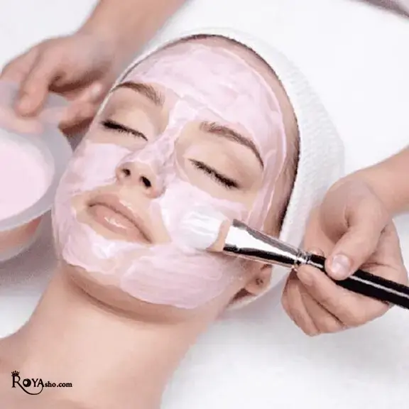 فیشیال پوست یکی از محبوب‌ترین روش‌های مراقبت و جوانسازی پوست است که با هدف پاکسازی عمیق، آبرسانی، تغذیه و افزایش شادابی پوست انجام می‌شود.