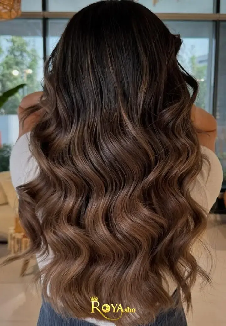 بالیاژ کاراملی یکی از ترندهای داغ سال‌های اخیر است که شامل ترکیب رنگ کاراملی با رنگ پایه طبیعی است.