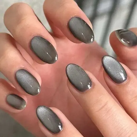 مدل کاشت ناخن چشم گربه‌ ای (Cat Eye)