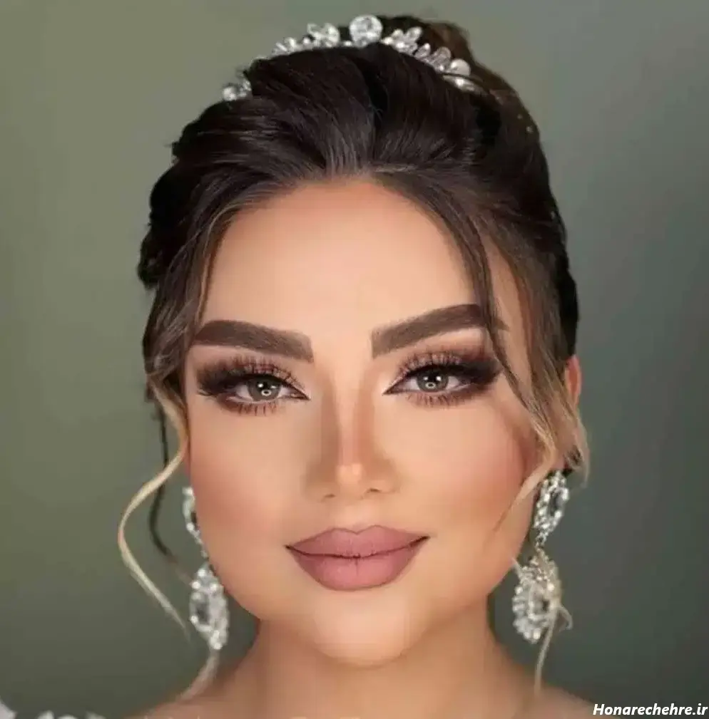 بهترین شینیون برای صورت کشیده زنانه بهترین شینیون برای صورت کشیده زنانه