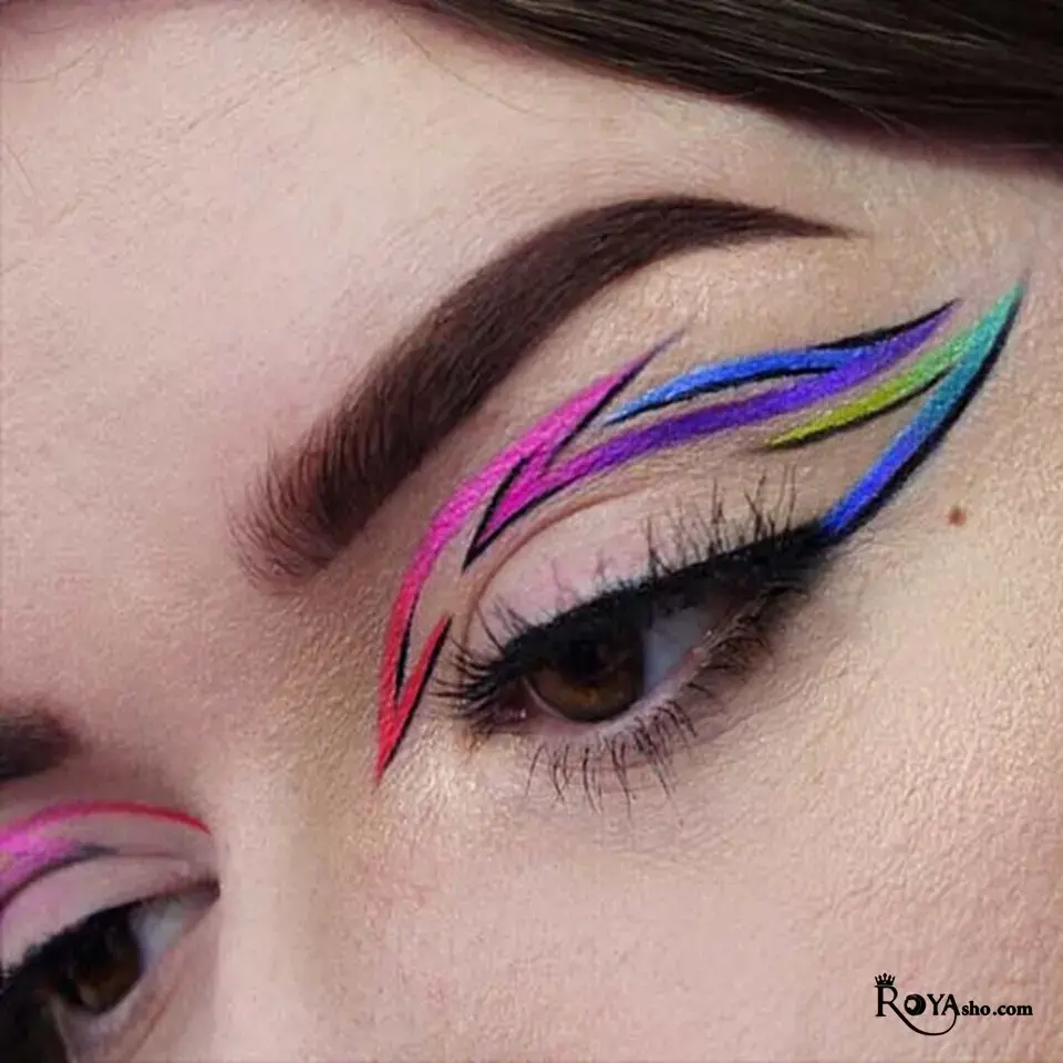 خط چشم‌های گرافیکی و رنگی (Graphic Eyeliners)
