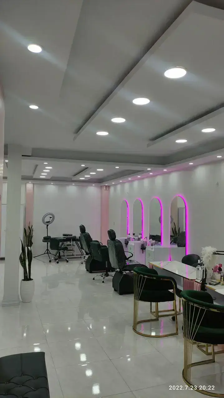 سالن زیبایی مانیتا