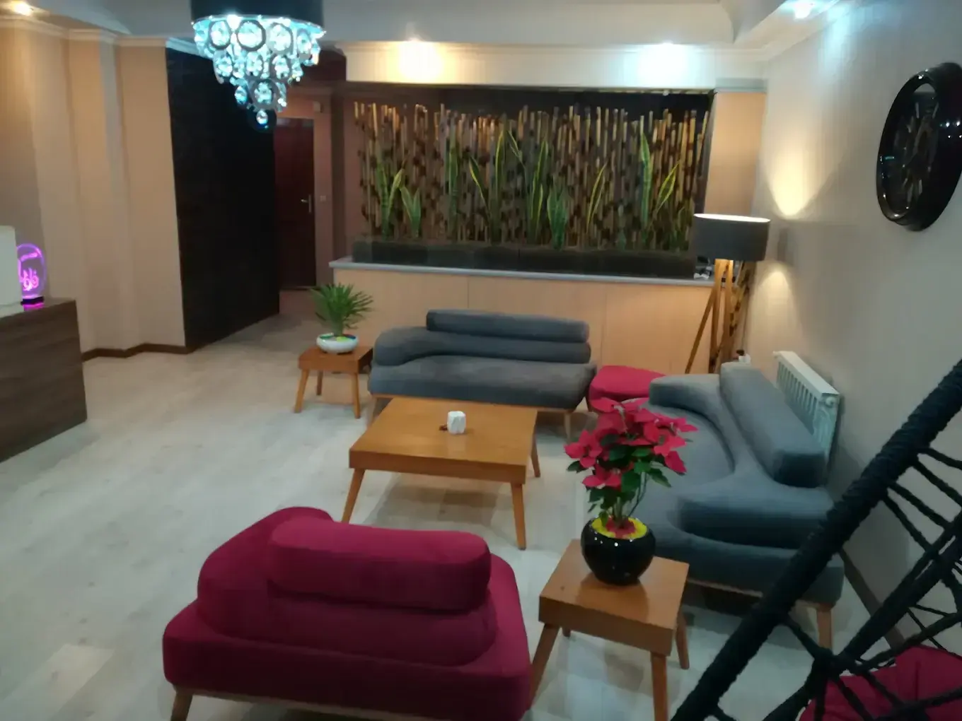 کلینیک زیبایی فلورا پونک