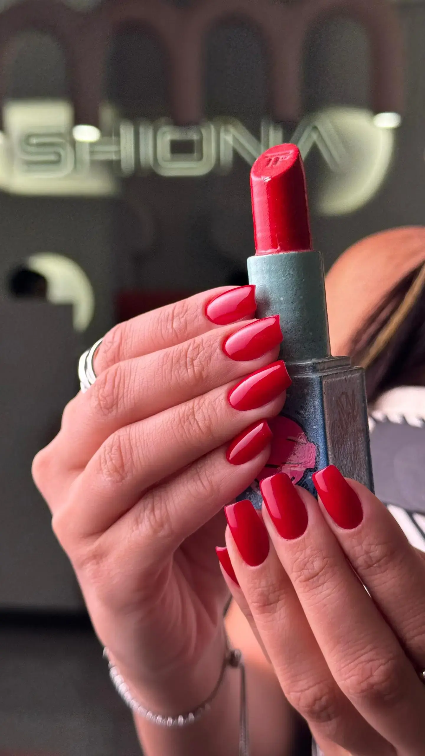 سالن زیبایی شیونا بیوتی الهیه