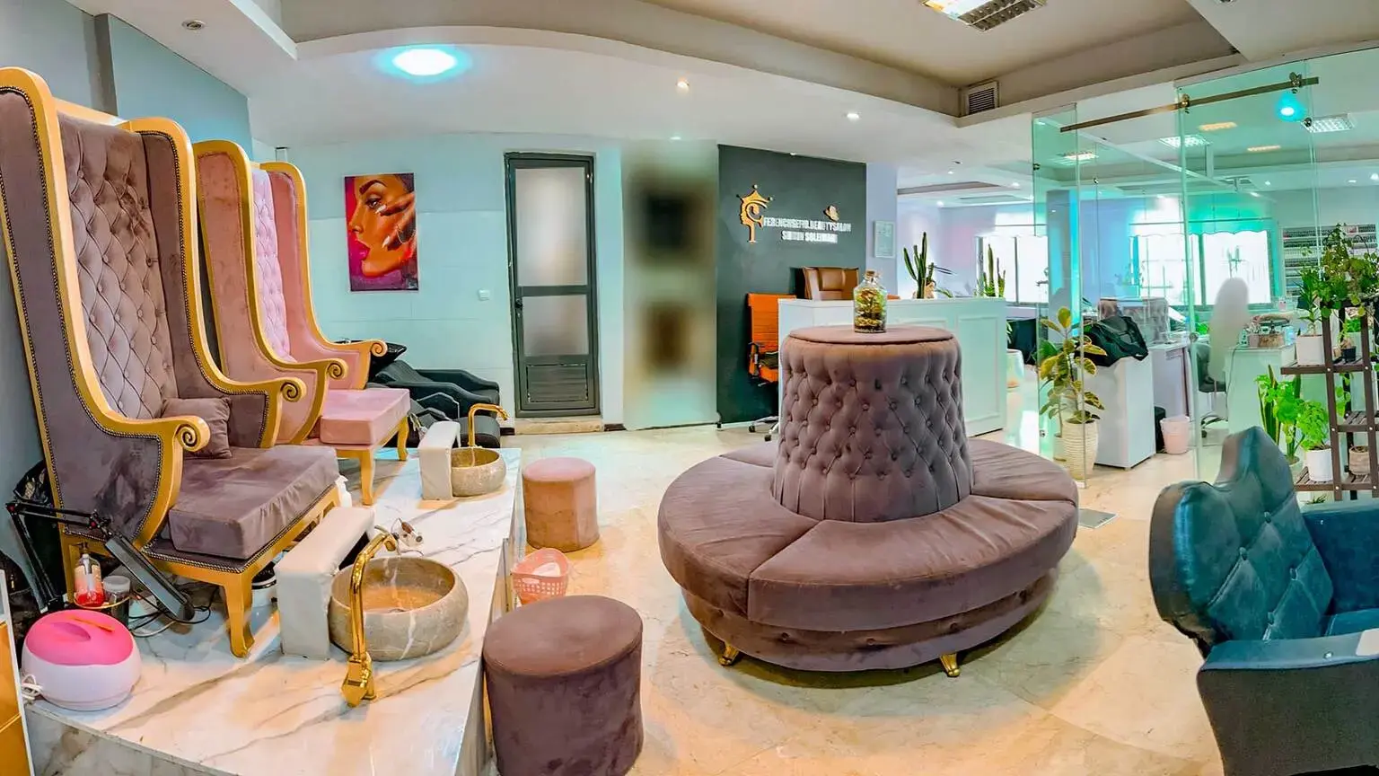 سالن زیبایی فرنچ سفید سعادت آباد